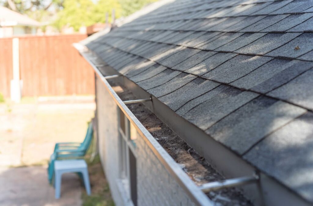 clean out gutters in Joliet